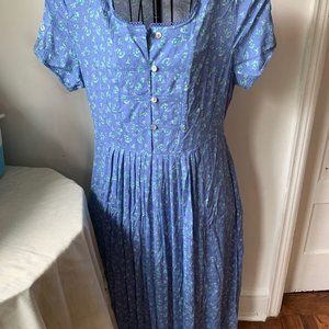 Precious vintage all over floral dress